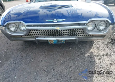 1962 Ford Thunderbird z USA, uszkodzony, nr VIN 2Y83Z148021